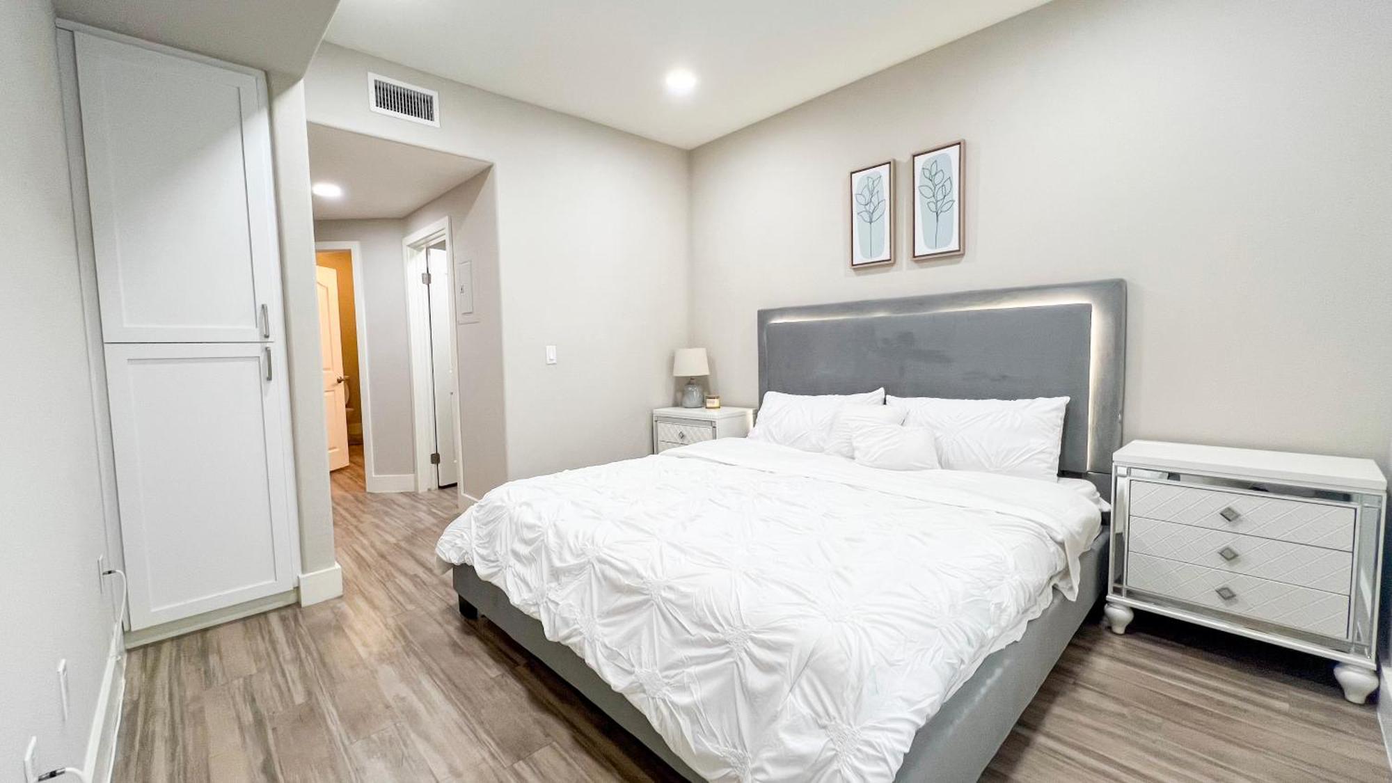Modern In Trendy Area * Los Angeles